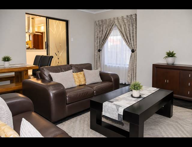 3 BEDROOM FREEHOLD FOR SALE IN FARRARMERE